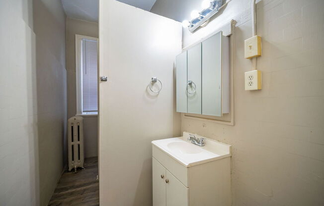 Studio, 1 bath, $875, Unit 10