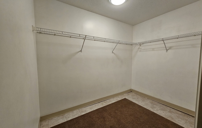 1 bed, 1 bath, 720 sqft, $1,900, Unit 115