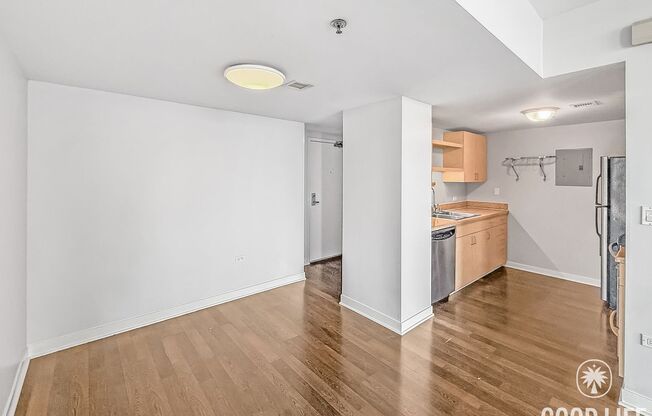 Spacious 2B/2BA Acqua Vista Condo w/ A/C & Washer/Dryer!