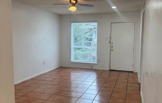 2 beds, 1 bath, 715 sqft, $1,340