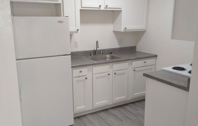 Studio, 1 bath, 450 sqft, $850, Unit 121