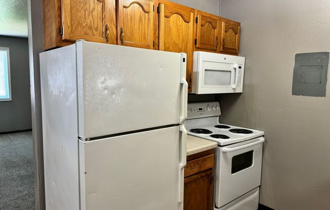 3 beds, 2 baths, 1,035 sqft, $945, Unit 1929-23