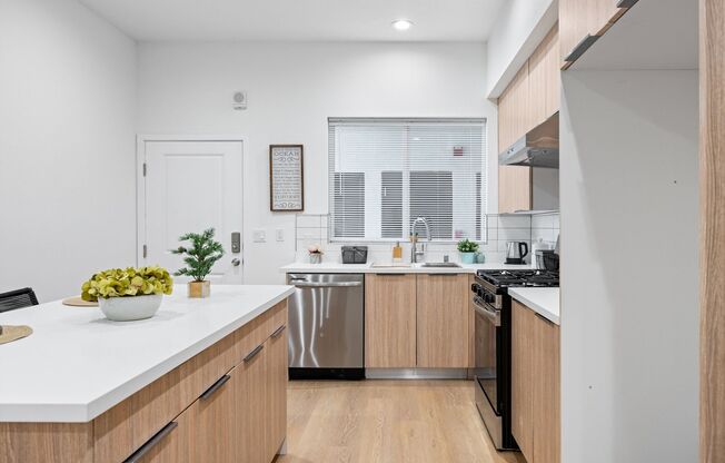 Leffingwell Apartments - 3 BED/2BATH