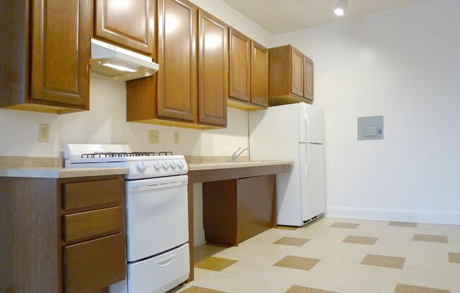 Studio, 1 bath, 480 sqft, $880, Unit 24 - 107