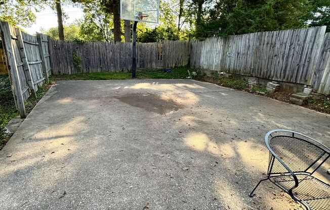 3 BEDROOM NEAR CAMPUS AVAIL AUGUST 2026 @ $3,000 Monthly