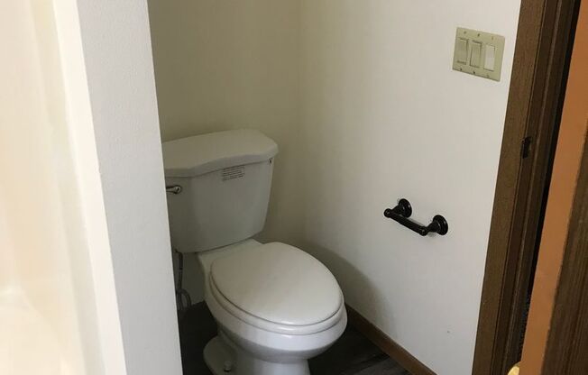 3 beds, 1 bath, 1,040 sqft, $1,695, Unit 3156-306