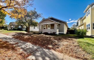 Charming Bungalow In The Desirable University Neighborhood