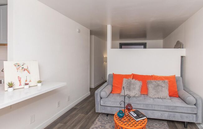 Studio, 1 bath, 450 sqft, $1,135, Unit J208