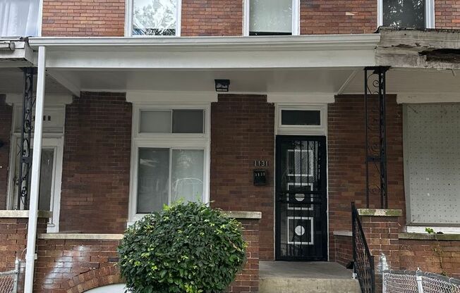 Spacious Home for Rent! Bonus Den Space! W/D Hook-Up! Ceiling Fans! Available Now!