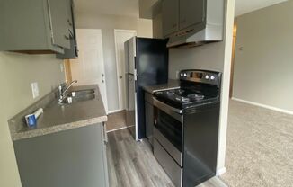 2 beds, 1 bath, $1,150, Unit 2