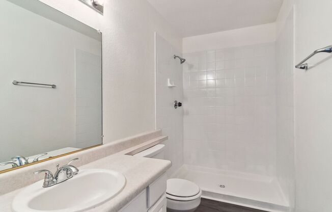 3 beds, 2 baths, $1,595, Unit # 2081