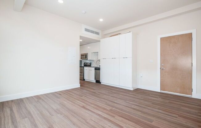 Studio, 1 bath, 500 sqft, $1,395, Unit 301