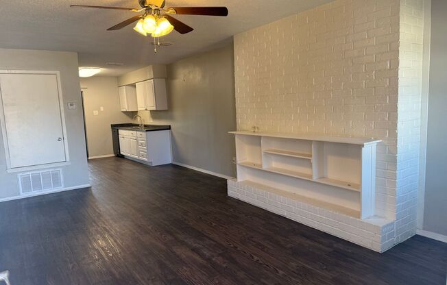 2 beds, 1 bath, $1,355, Unit 811 McClenny Dr. #M04