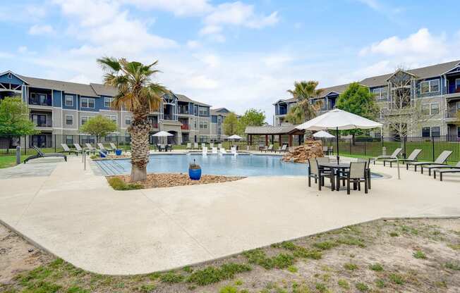 the preserve at ballantyne commons pool and patio with apartment buildings