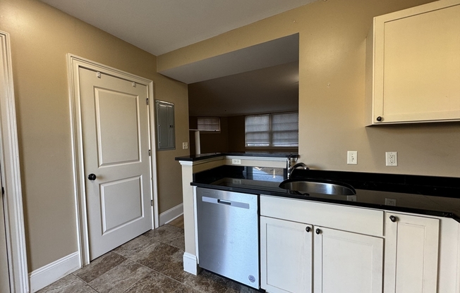 2 beds, 1 bath, 1,250 sqft, $2,400, Unit 104