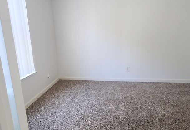 1 bed, 1 bath, 560 sqft, $1,350, Unit 1350-28