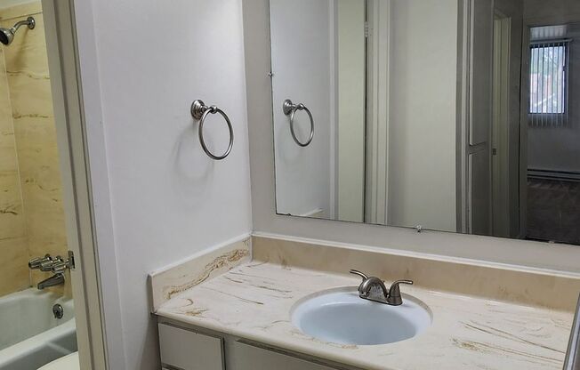 1 bed, 1 bath, 700 sqft, $995, Unit 07A