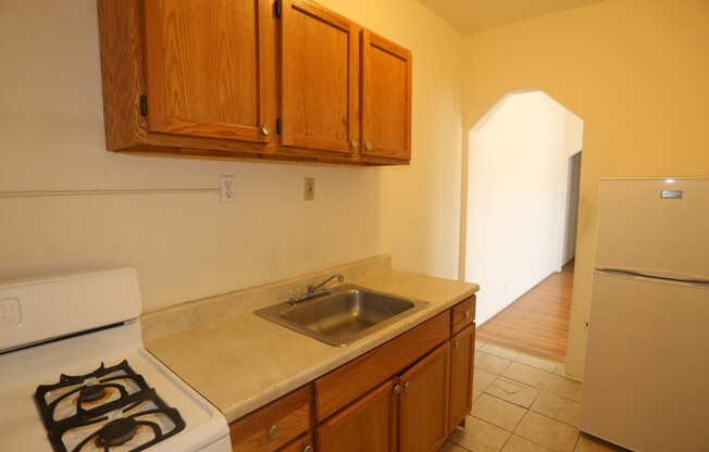1212 THORNDALE
