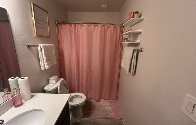 2 beds, 1 bath, $1,395, Unit 204