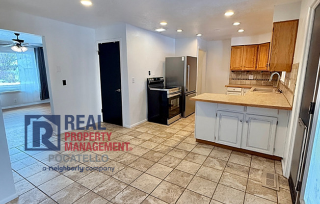 3 bed 2 bath house - 1 car garage - PET FRIENDLY