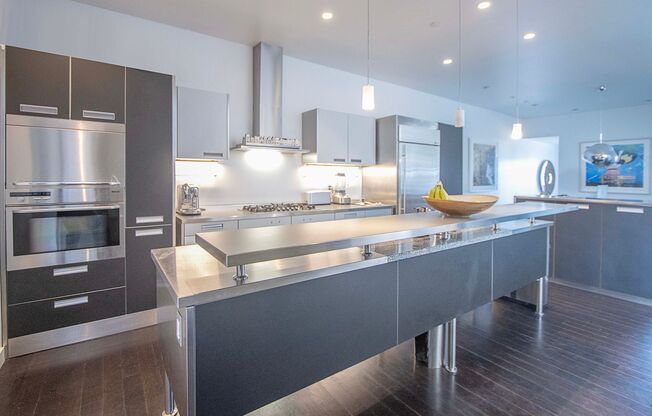 Stunning 4Bed/2.5ba Condo in Pacific Heights