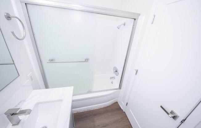 1 bed, 1 bath, $2,395, Unit 24