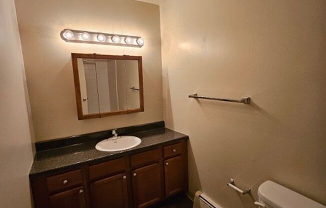 1 bed, 1 bath, $1,400, Unit J07