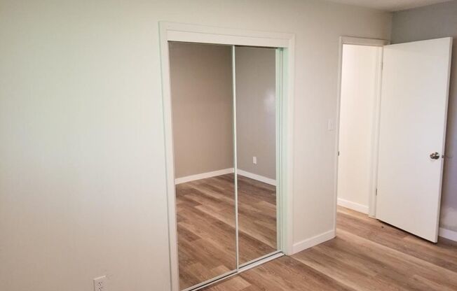 2 beds, 1 bath, 760 sqft, $1,100, Unit 11