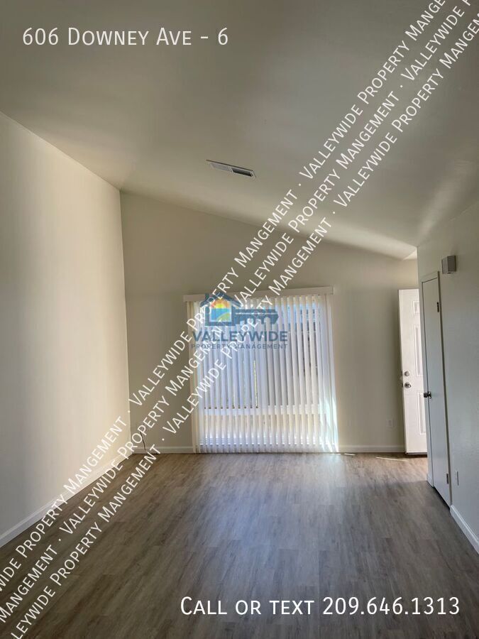 606 DOWNEY AVE