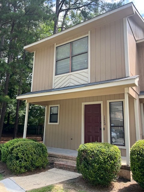 1220 HUNTSMAN CT