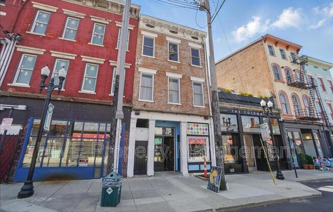 107 W ELDER ST