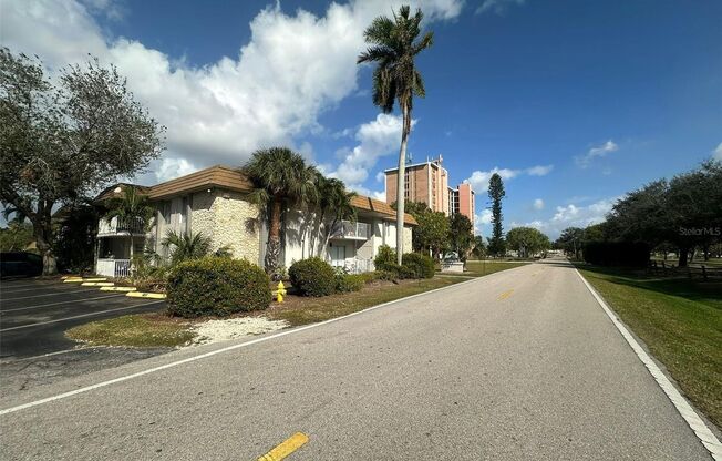 2 beds, 2 baths, 920 sqft, $1,245, Unit Unit # 607