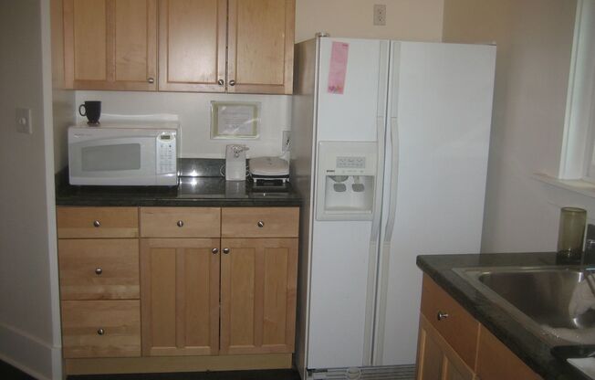 1 bed, 3 baths, 200 sqft, $875