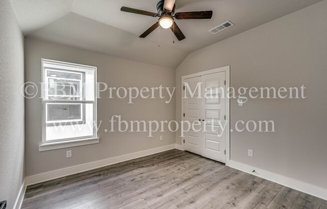 3 beds, 2.5 baths, $1,995, Unit B