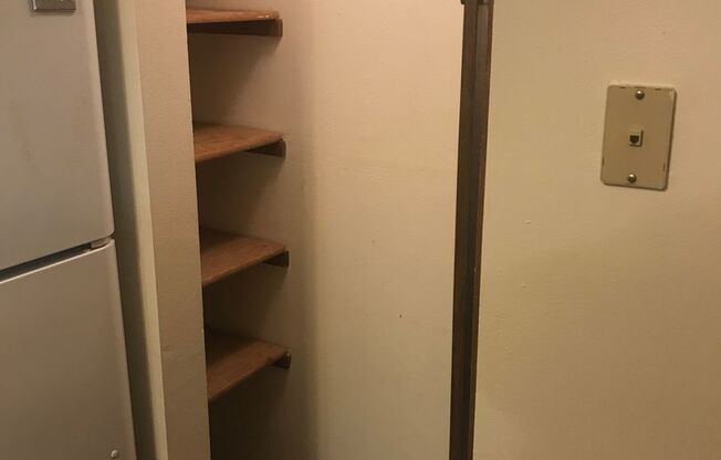 3 beds, 1 bath, 1,040 sqft, $1,695, Unit 3164-303