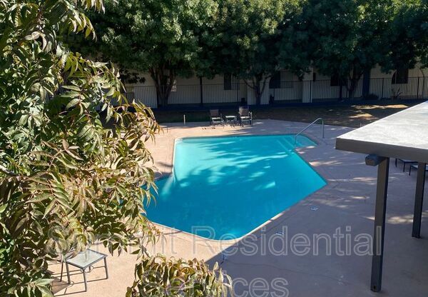 2230 E FT LOWELL RD