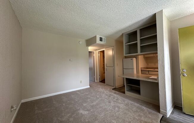 1 bed, 1 bath, $1,325, Unit 35