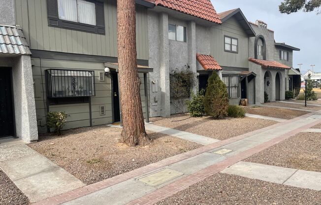 BEAUTIFUL 2 BEDS 1 1/2 BATHROOM APARTMENT PLUS 2 CAR CARPOT