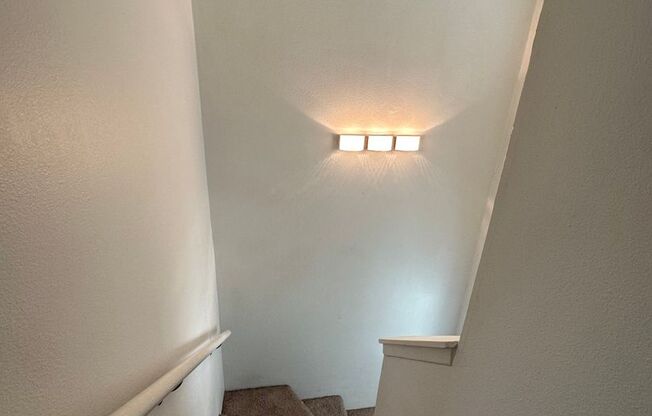 1 bed, 1.5 baths, 650 sqft, $1,375, Unit 208