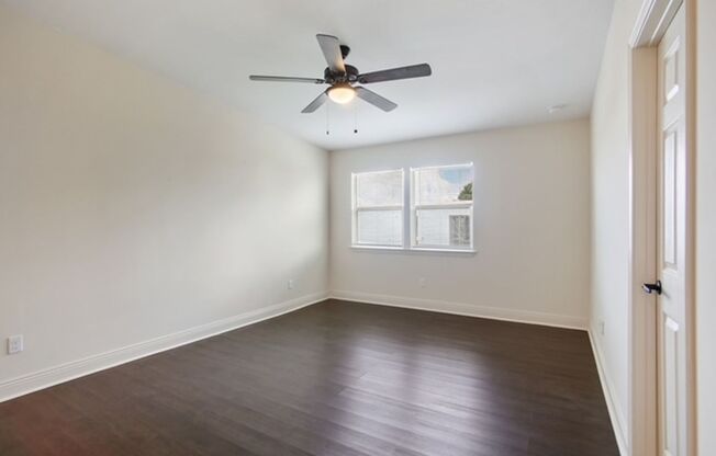 1 bed, 1 bath, $895, Unit F128