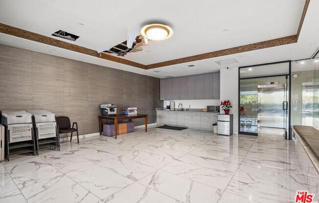 4460 Wilshire Blvd Apt 403