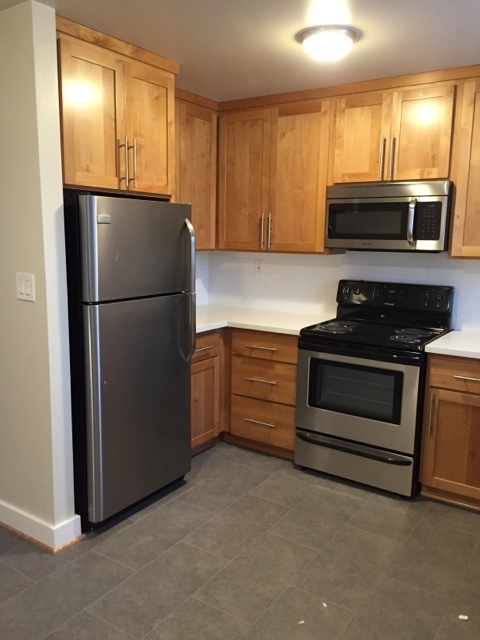 2 beds, 1 bath, 850 sqft, $1,975