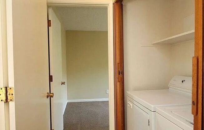 2 beds, 1 bath, 975 sqft, $1,995, Unit 6222