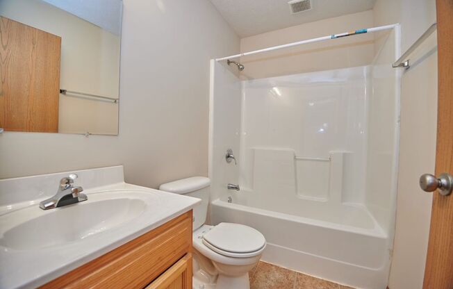 2 beds, 2 baths, 975 sqft, $1,115, Unit 412