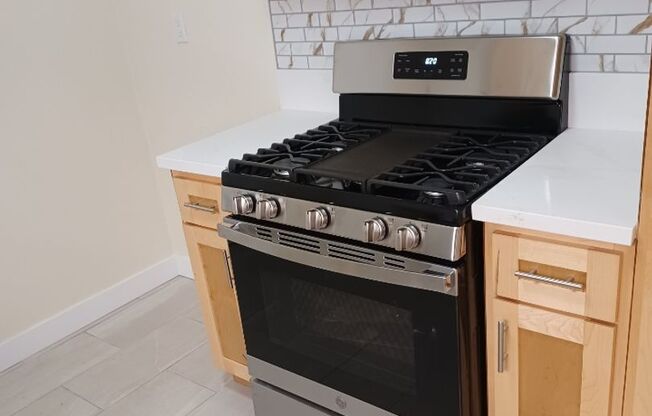 BELLA APARTMENTS: Beautiful Studio - 1 Bath