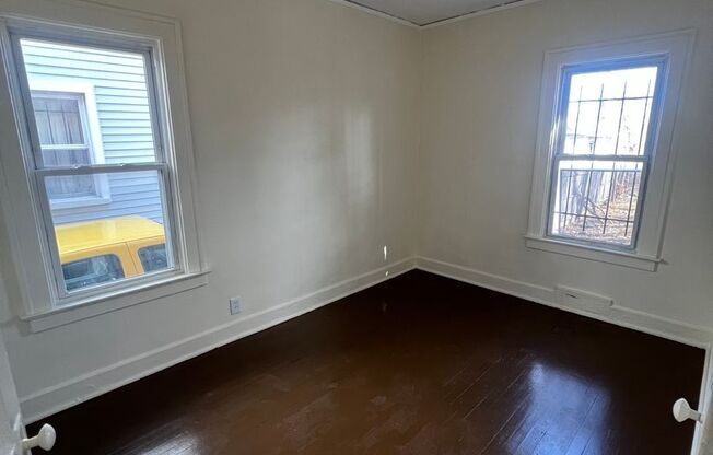 Cozy Westside Family Flat - Upper and Lower Units Available !