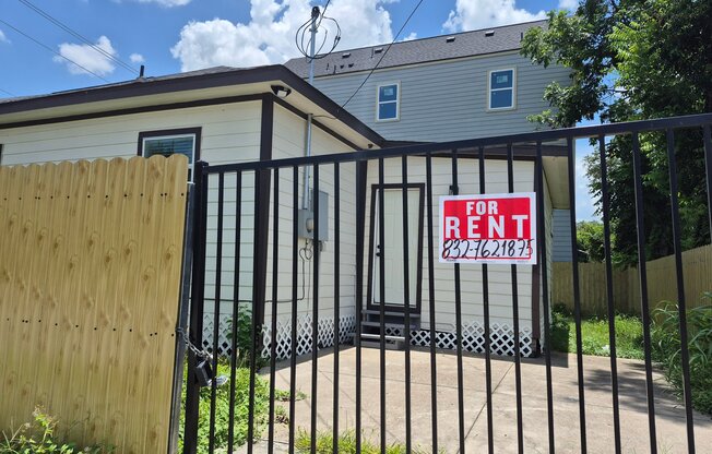 1219 GREGG ST