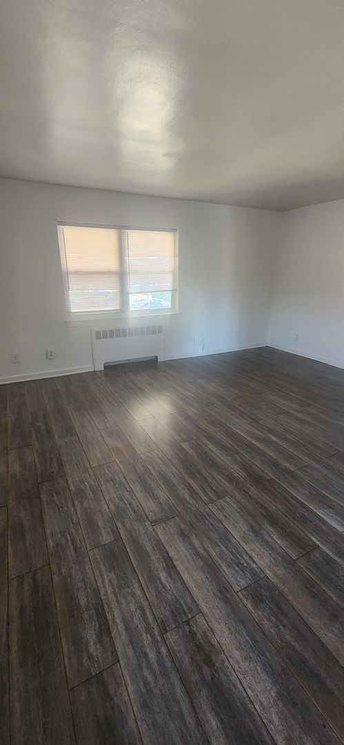 2 beds, 1 bath, 850 sqft, $1,595, Unit B-12