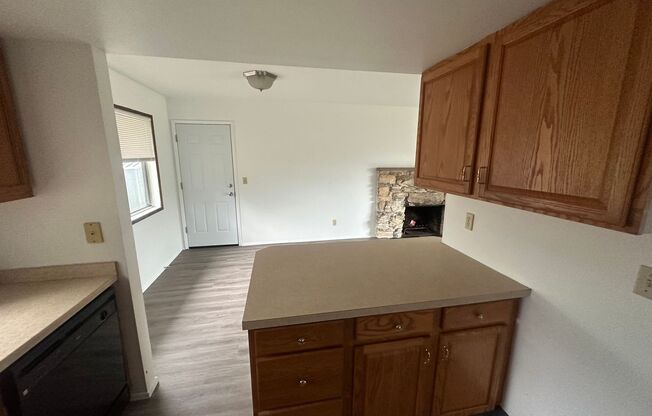 3 beds, 1 bath, $2,200