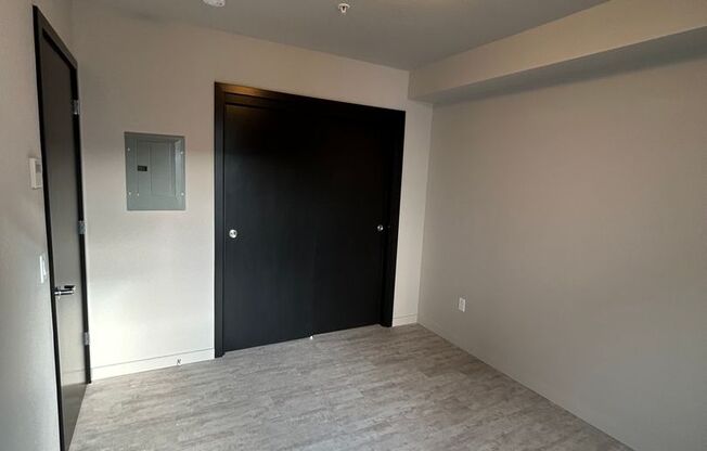 1 bed, 1 bath, 458 sqft, $1,375, Unit 215